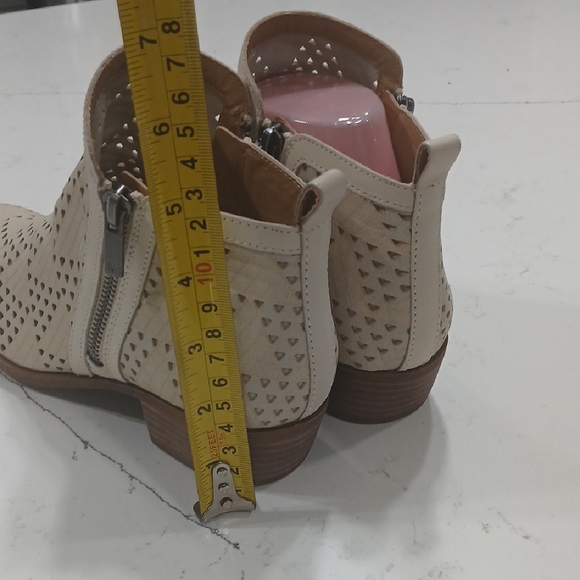 Lucky Brand Perforated Tan Ankle Booties Leather Sz8 Gentle Used - Picture 4 of 10